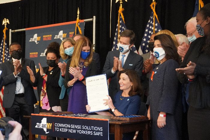 hochul_kaplan_sjb_signing_at_ywc.jpeg