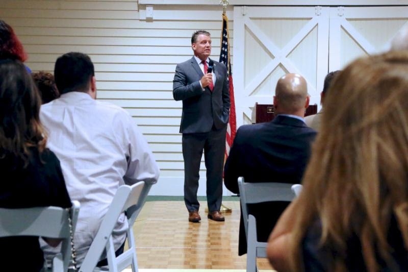 murphy_talks_all_biz_at_local_chamber_dinner2.jpg