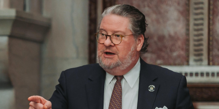 Sen. Harckham speaking on the Senate floor