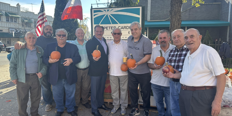 Senator Addabbo gives out candy and pumpkins with Federazione Italo-Americano.