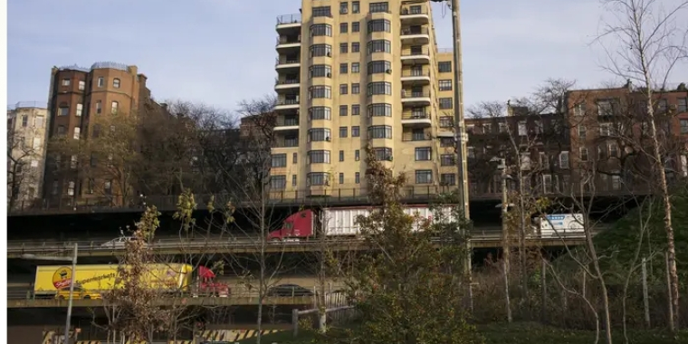 The Brooklyn Queens Expressway (Robert Nickelsberg/Getty Images)