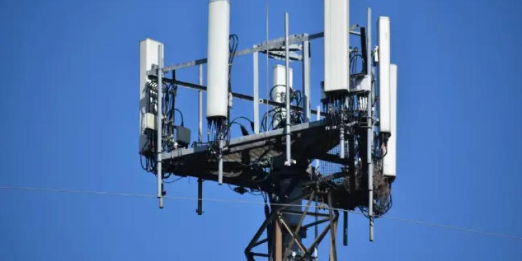 An example of a cell tower. ( Image by F. Muhammad, Pixabay)