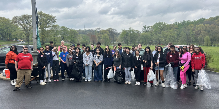 40-student-members-from-the-senators-youth-advisory-councils-came-together-for-the-cleanup-initiative