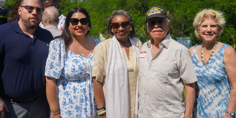 thumbnail_veteran-julio-feliu-family