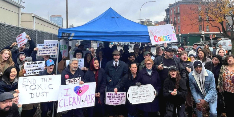 Senator Andrew Gounardes joins community members to call for the closure of the concrete recycling facility in the Columbia Street Waterfront District.