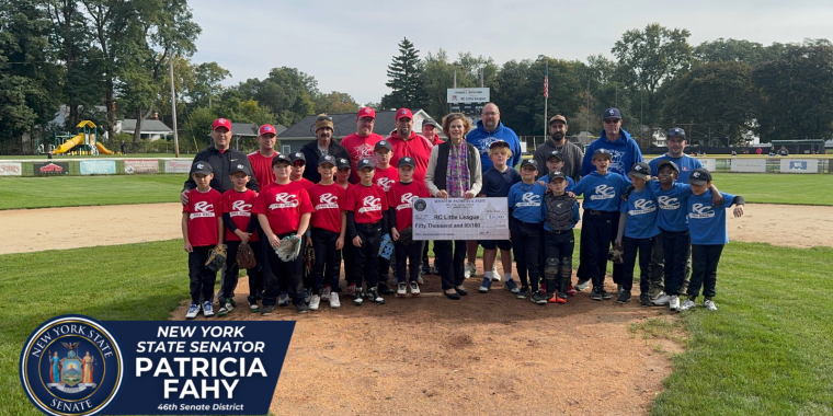 Senator Fahy with teams from RC Little League in Rotterdam